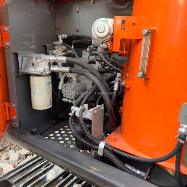 Une excavatrice Hitachi ZX120 abordable et adaptée au concassage