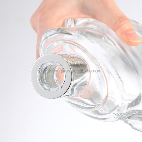 Unique Shape 500ml Glass Whisky Bottle with Clear Design and Crystal Glass Material