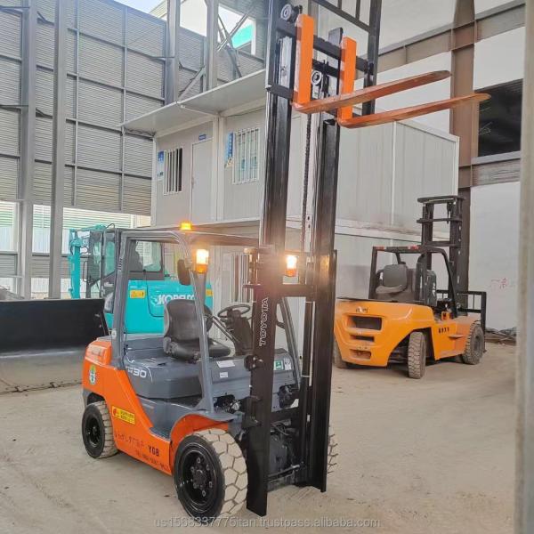 Toyota 8F30 Forklift Used Diesel Machine Reasonable for Building Material Shops