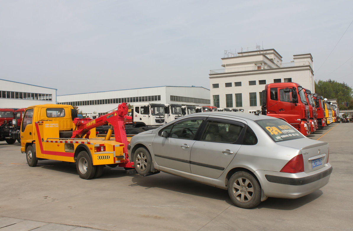 Стройщик грузовика Isuzu 600P, используемый, модель 4 * 2, режим привода 130 л.с.
