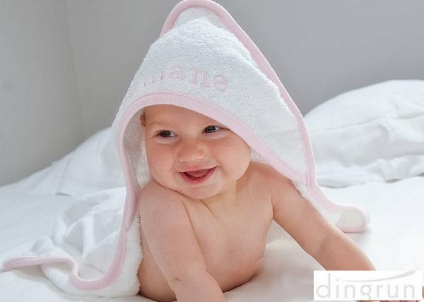 Durable White Hooded Baby Towels Embroidered For Family 350gsm