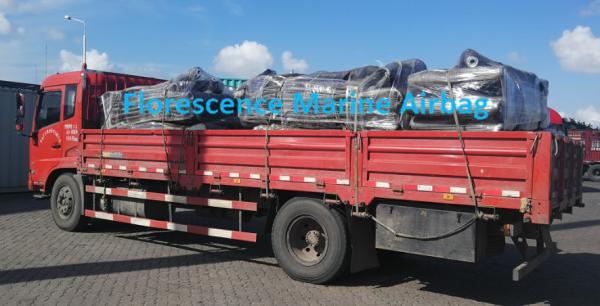 Big Carrying Capacity Marine Rubber Airbag , Boat Recovery Airbags Small Size While Deflated