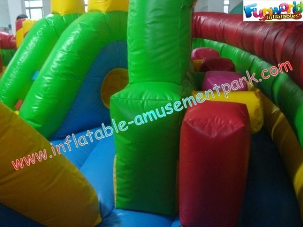 Cidade inflável do divertimento do festival, jogos infláveis do parque de diversões para o Natal