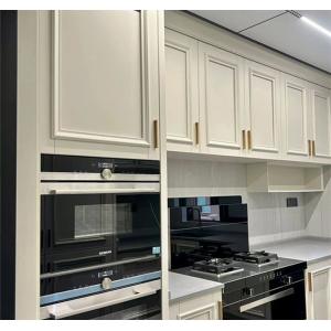 Cuarto de almacenamiento de cocina de estilo americano