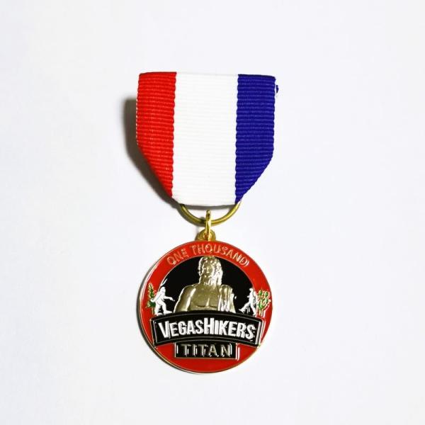 Premios de hierro, insignias y medallas de oro con cinta corta y embrague de goma.