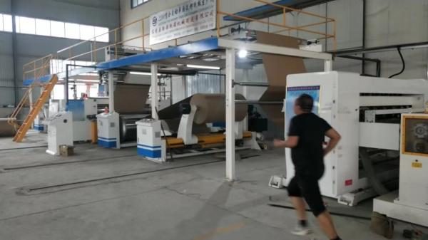 Linha de produção de cartão corrugado de 5 camadas competitiva para resultados uniformes de embalagem