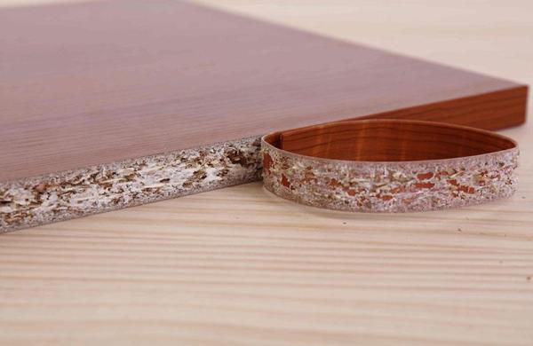 Adhésif thermofusible PUR pour le placage de chants de moulures en bois EG-813