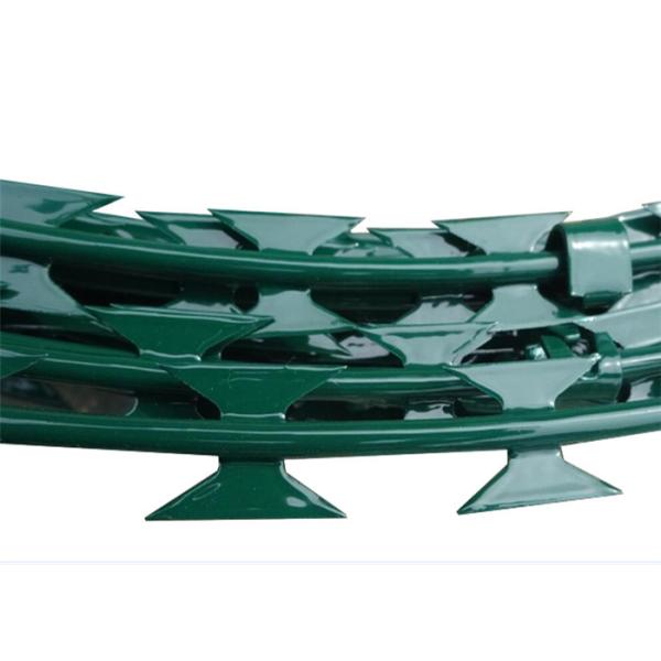 Зеленый Pvc покрыл провод бритвы 2.5mm колючий ограждая безопасность