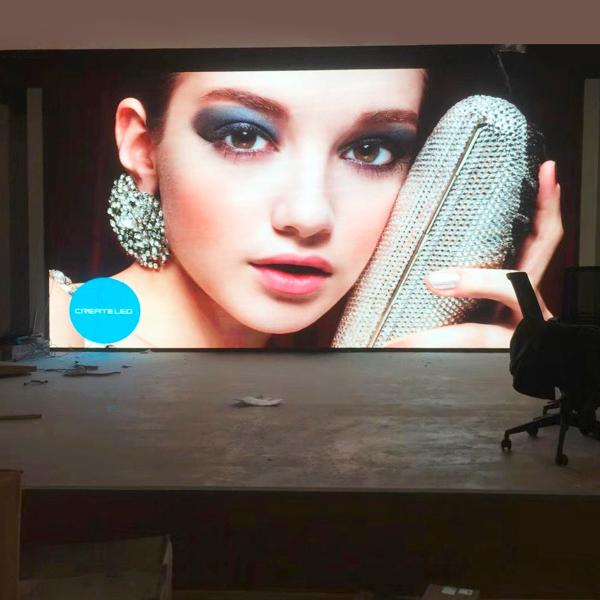 P4 Indoor Full Color Hospital Bulletin Board Seamless Led Video Wall 3840HZ