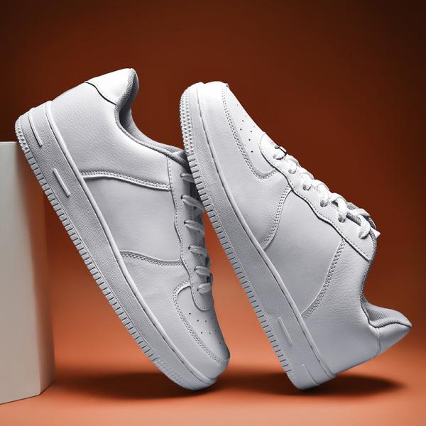 Anti Slippery Low Top Black Leather Casual Sneakers With TPR Bottom