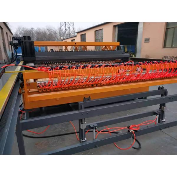El tamaño 50-200m m del agujero de la anchura 2500m m soldó con autógena el alambre Mesh Machine
