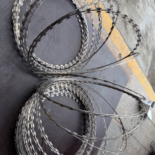 CBT-65 316 Stainless Steel Coil Razor Wire / Marine Grade Spiral for Port Facility
