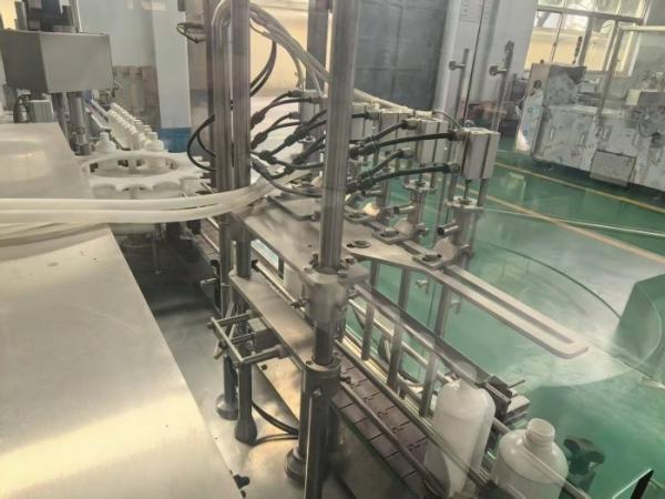 Pharma Liquid Filling Machine For 30-500ml Volume Disinfect Plastic Or Glass Vials Bottles With GMP
