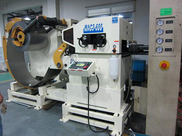 Fully Automatic Steel Coil Uncoiler Double - Sided Oiling Stamping Feeder