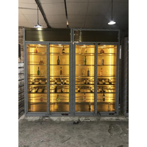 Hotel moderno de lujo del chalet de los gabinetes del vino de la sala de estar de cristal