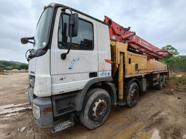 2011 Putzmeister 42m mezclador de bomba de hormigón con chasis Benz renovado y listo para vender