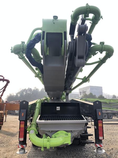 Das bombas auto Beton bomba concreta usada de Zoomlion 56m com bateria de controle remoto