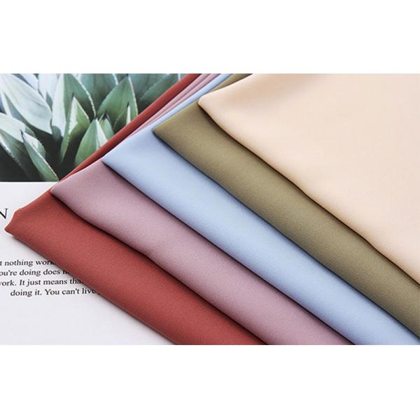 Ткань полиэстера устойчивой равнины 138gsm крася для одежды женщин