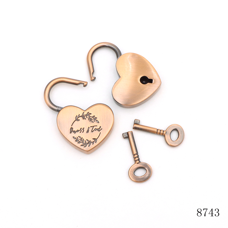Bronze Antique Heart Shaped Padlock 39*30.5mm Custom Love Lock OEM ODM