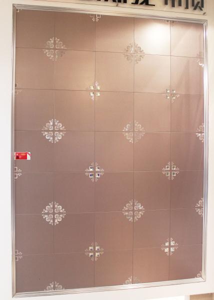 300mm x 300mm Decorating Artistic Ceiling , Commercial Metallic Ceiling Tile for bathrooms