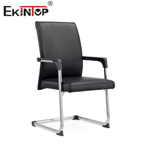 Chaise de bureau en cuir à dos moyen avec accoudoirs