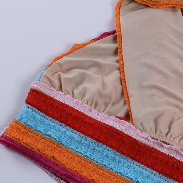 Halter corto apretado de la longitud de la muchacha de la armadura del top atractivo de la cruz irregular