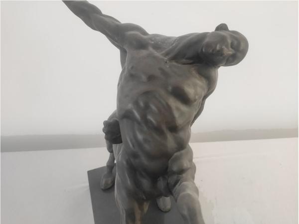 Os ornamento internos moldaram as esculturas modernas de bronze para a decoração da casa