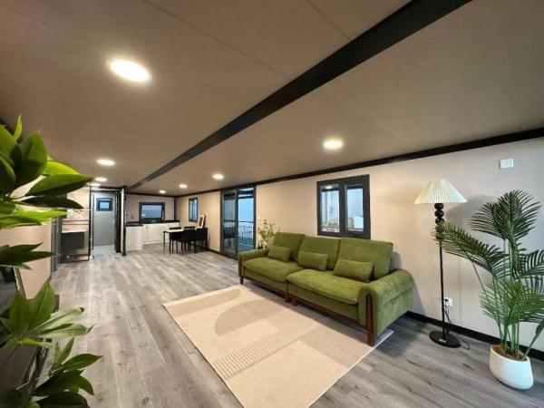 Q235B Galvanized Steel Frame ModuExpand Mobile Container Home