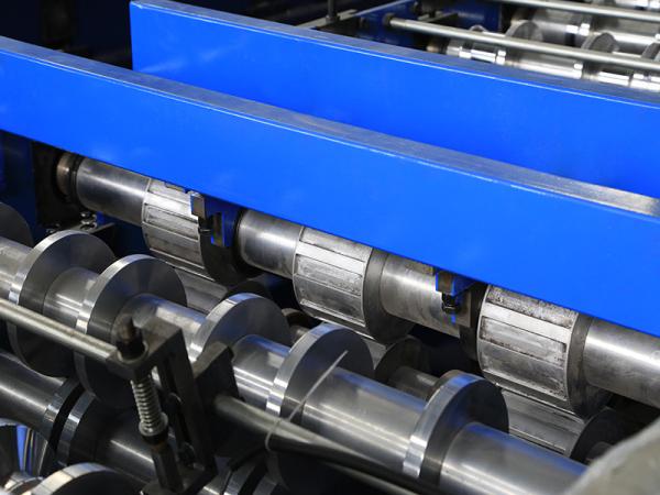 Durable Metal Iron Roofing Sheet Roll Forming Machine For Colored Steel Use