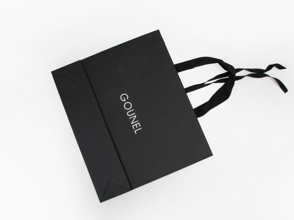 Full Embossing Black Dyed Garment Paper Shopping Bags With Handles