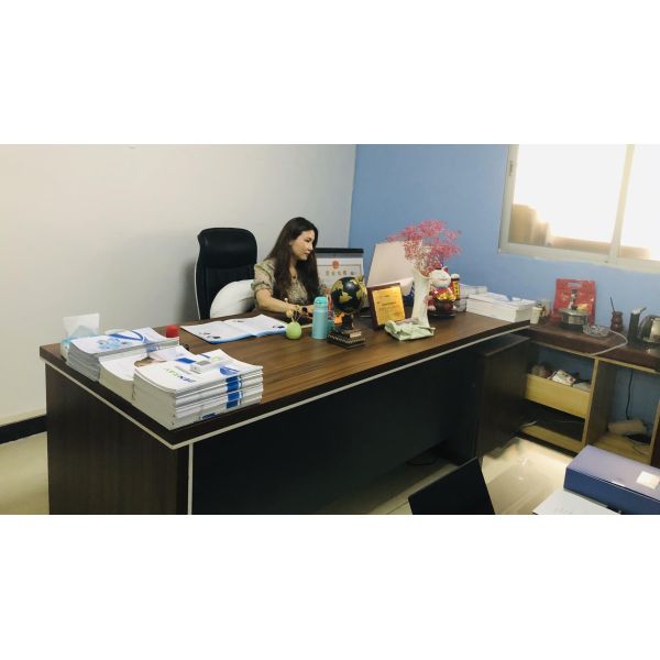 Crash Cart Hot Sale Luxurious Wireless Laptop Nursing Trolley Medical Doctor Workstation Deak With Wheels Computer Trolley