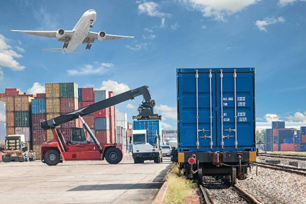 Entreposage local Produits ferroviaires économiques Services de transport maritime Fret par train