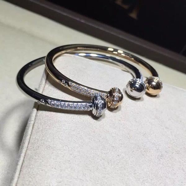 PIAGET  brand  jewelry 18k gold Possession open bangle bracelet set with 90 brilliant-cut diamonds (approx. 1.00 ct).