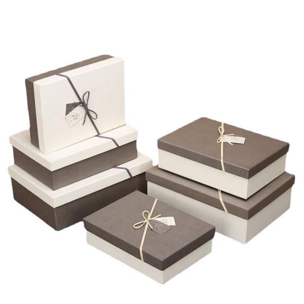 Fournir directement des boîtes cadeaux en papier artisanal rigide coloré pour hommes femmes avec logo