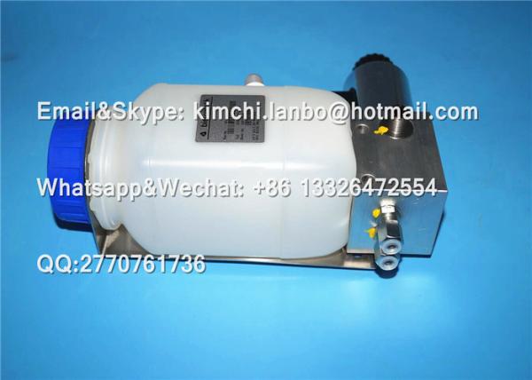 Roland700 oil metering pump 2 holes roland machine parts printing machine parts