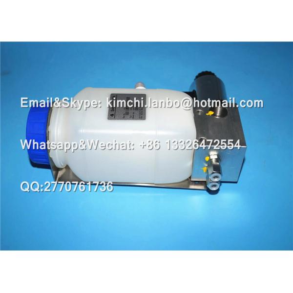 Roland700 oil metering pump 2 holes roland machine parts printing machine parts