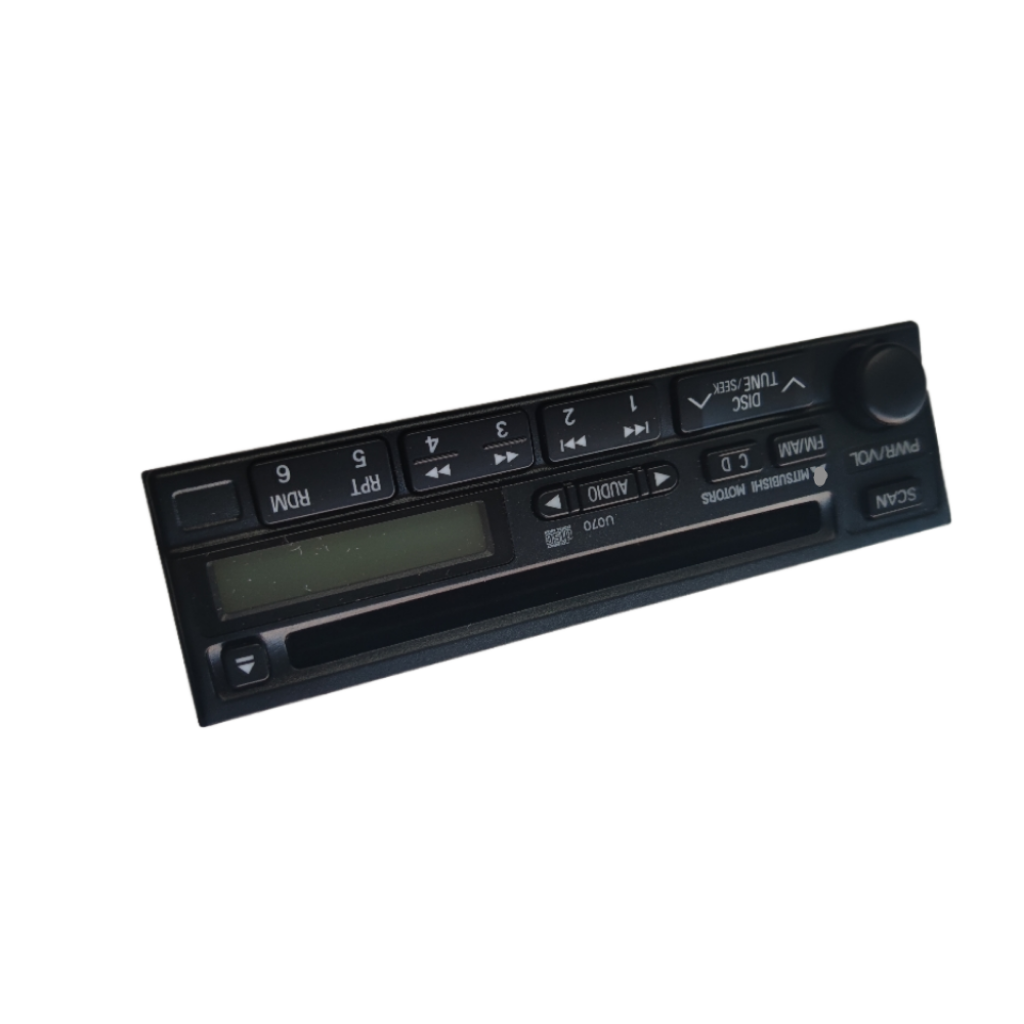 Original MR517927 Single Disc Car CD Player Radio Head Unit Stereo Function Replacement for Mitsubishi Montero V73 V77 6400