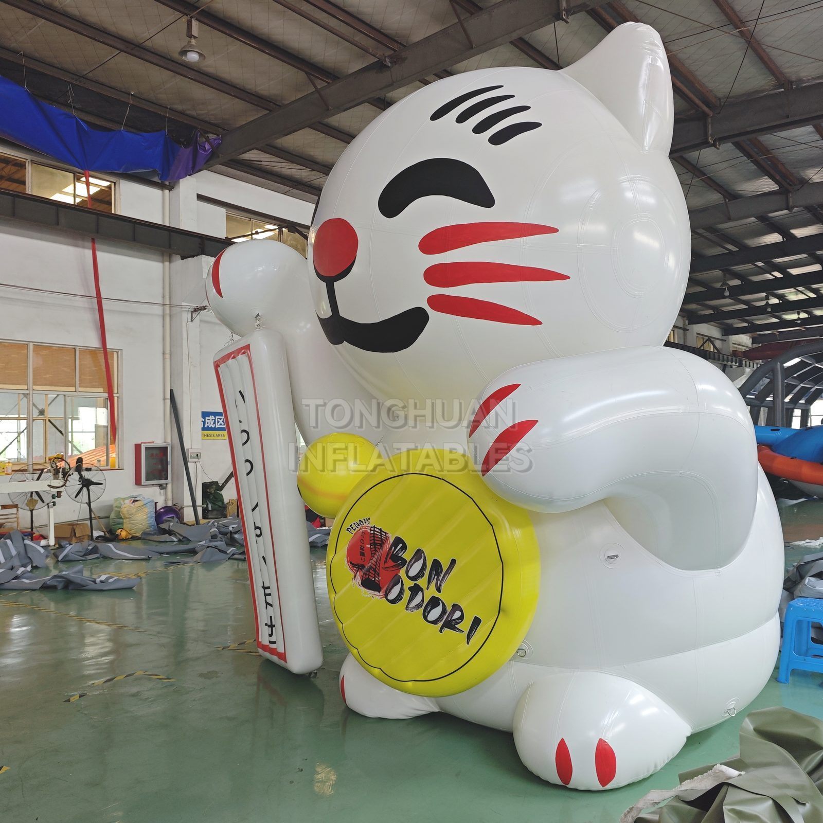 Giant Lucky Cat Inflatable Advertising Model with Raised Paw Coin Decoration and Custom Printing for Shopping Malls Festivals Store Promotions