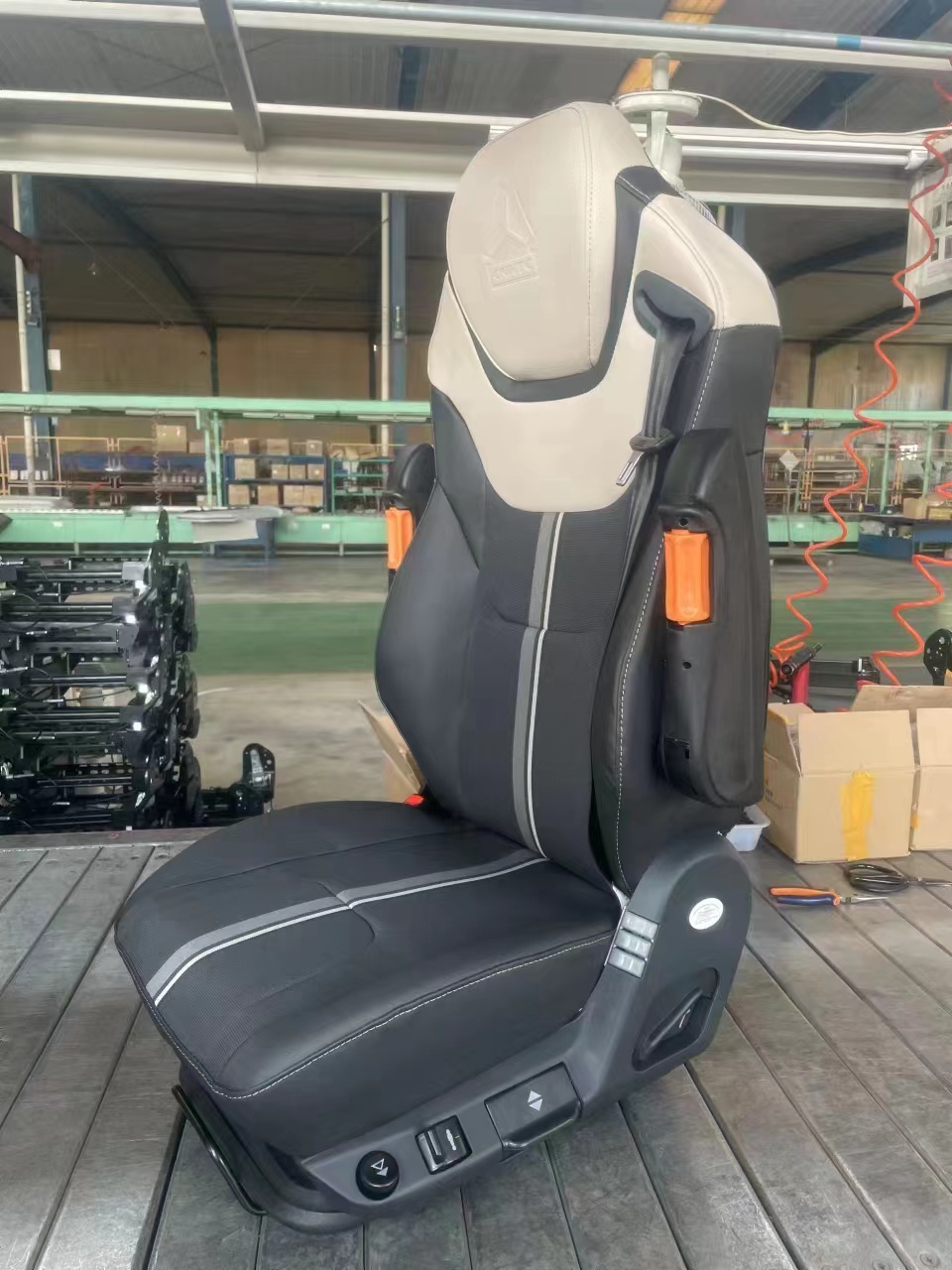 Wholesale Suspension Shock Universal Truck Sports Seat Suitable Absorption Truck Driver Seat for Chinese Trucks