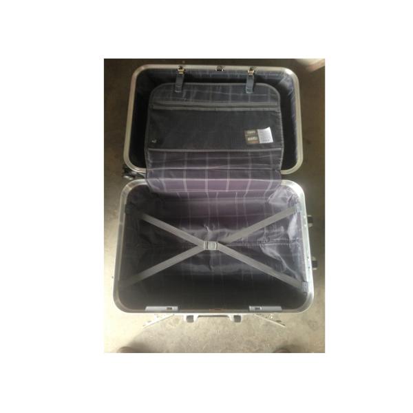 Key Locked Aluminum Suitcase Luggage Silver 4 Wheels With 210D Lining