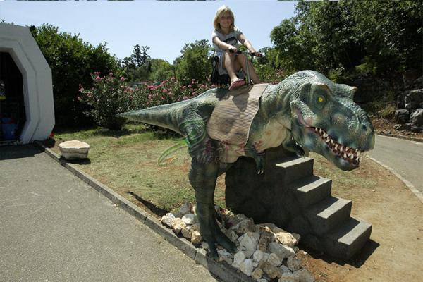 Os tipos customizáveis do tamanho do dinossauro Animatronic montam dinâmico com sons
