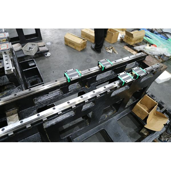 Scie circulaire verticale à grande vitesse à poussée angulaire pour la coupe de métal miniature