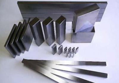 O carboneto de tungstênio cimentado moído descasca o quadrado dá forma à resistência de desgaste alta