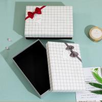Caja de regalo cuadrada de alta gama con tapa rígida y base con lazo para ocasiones especiales