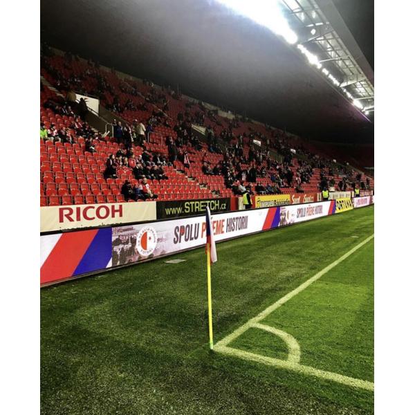 P8 écran mené par publicité polychrome, affichage mené par stade de périmètre du football