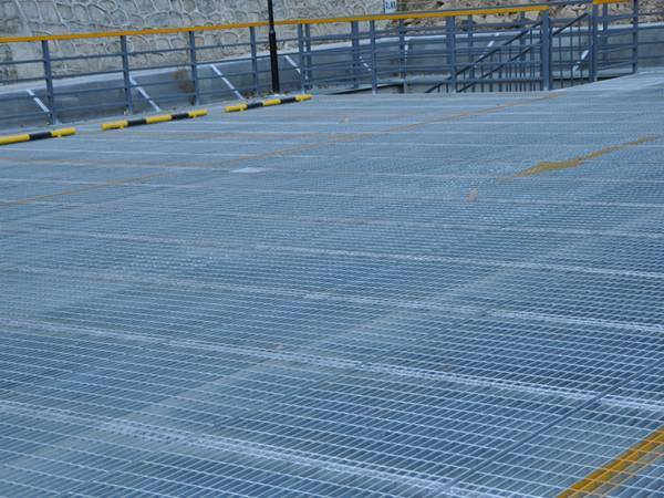 Hot Dipped Galvanized Steel Grating and Steel Structure Walkway Compliant with ANSI/NAAMM MBG 531/532/533 EN 10025 GB/T 700/711 Standards