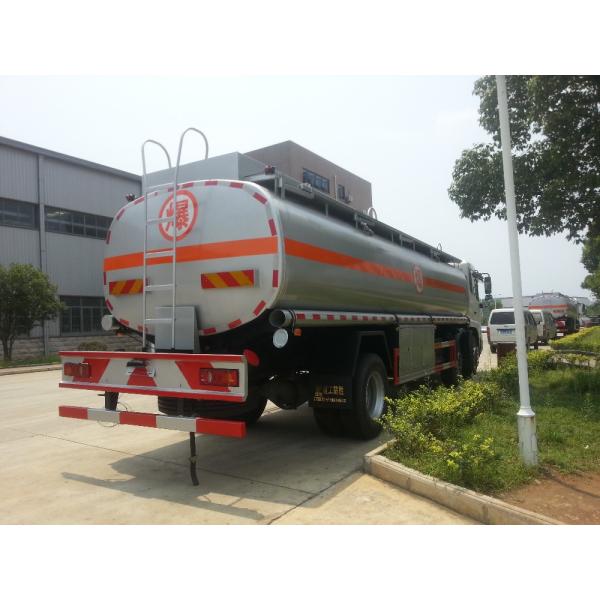 Sinotruk Howo Oil  Tanker Truck 6x2 21.3M3 Tank Volume With Manual Transmission