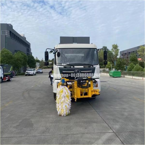 DONGFENG Guardrail Cleaning Truck Rail Fence Washing Lorry With 10.00R Steel Tyre