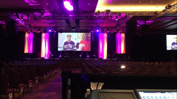 Wide Viewing Angle Outdoor Rental LED Display SMD2727 4.8mm 5000 Nit Per Sqm