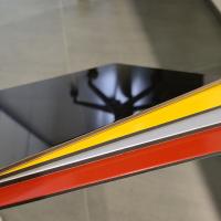 le panneau composé en aluminium ACP de couleur noire de PE de 1220mm couvre pour la décoration